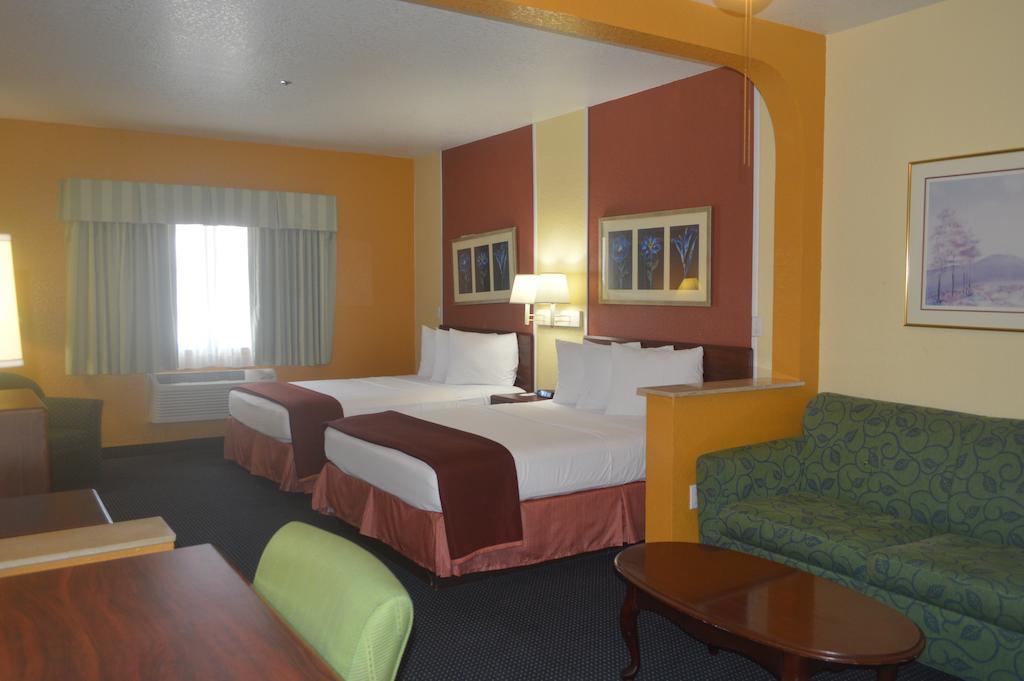 Howard Johnson By Wyndham San Antonio Hotel & Suites Екстериор снимка