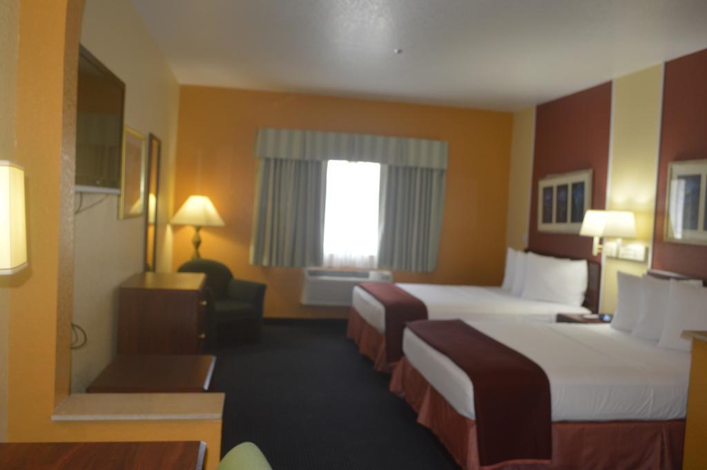 Howard Johnson By Wyndham San Antonio Hotel & Suites Екстериор снимка