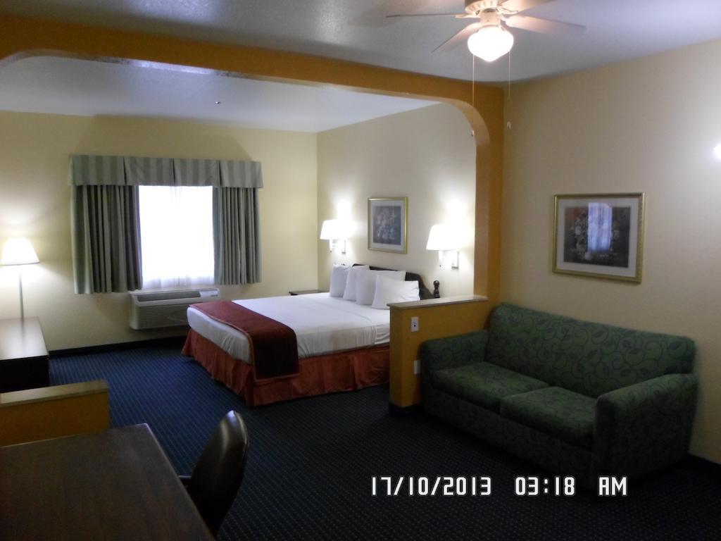 Howard Johnson By Wyndham San Antonio Hotel & Suites Екстериор снимка