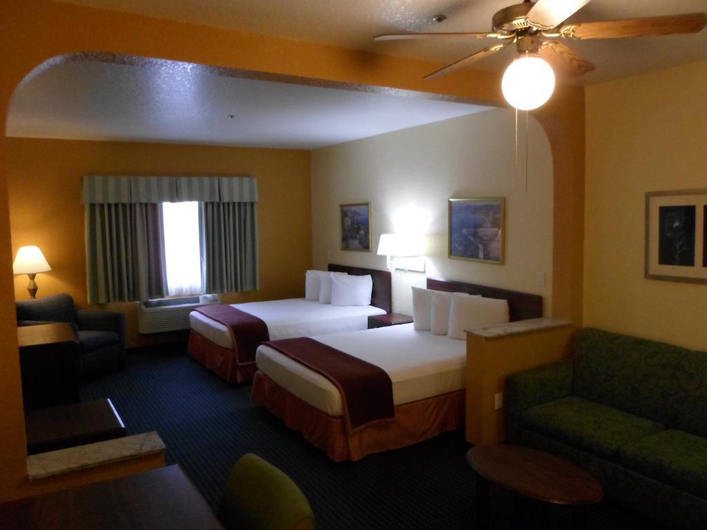 Howard Johnson By Wyndham San Antonio Hotel & Suites Екстериор снимка