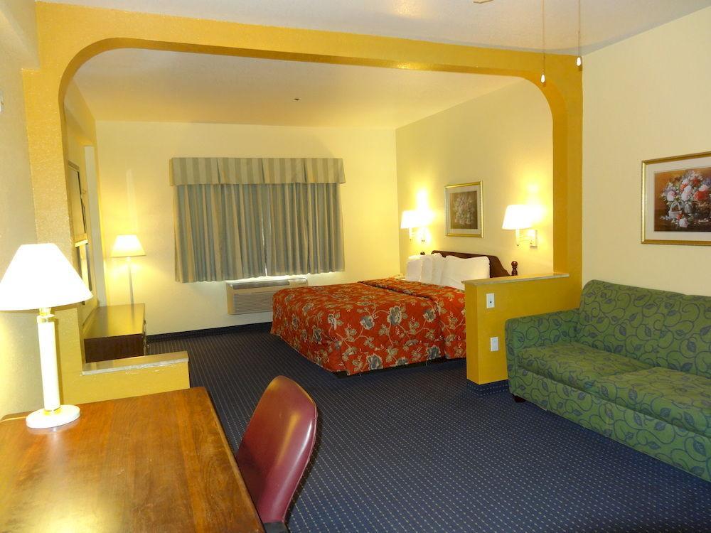Howard Johnson By Wyndham San Antonio Hotel & Suites Екстериор снимка