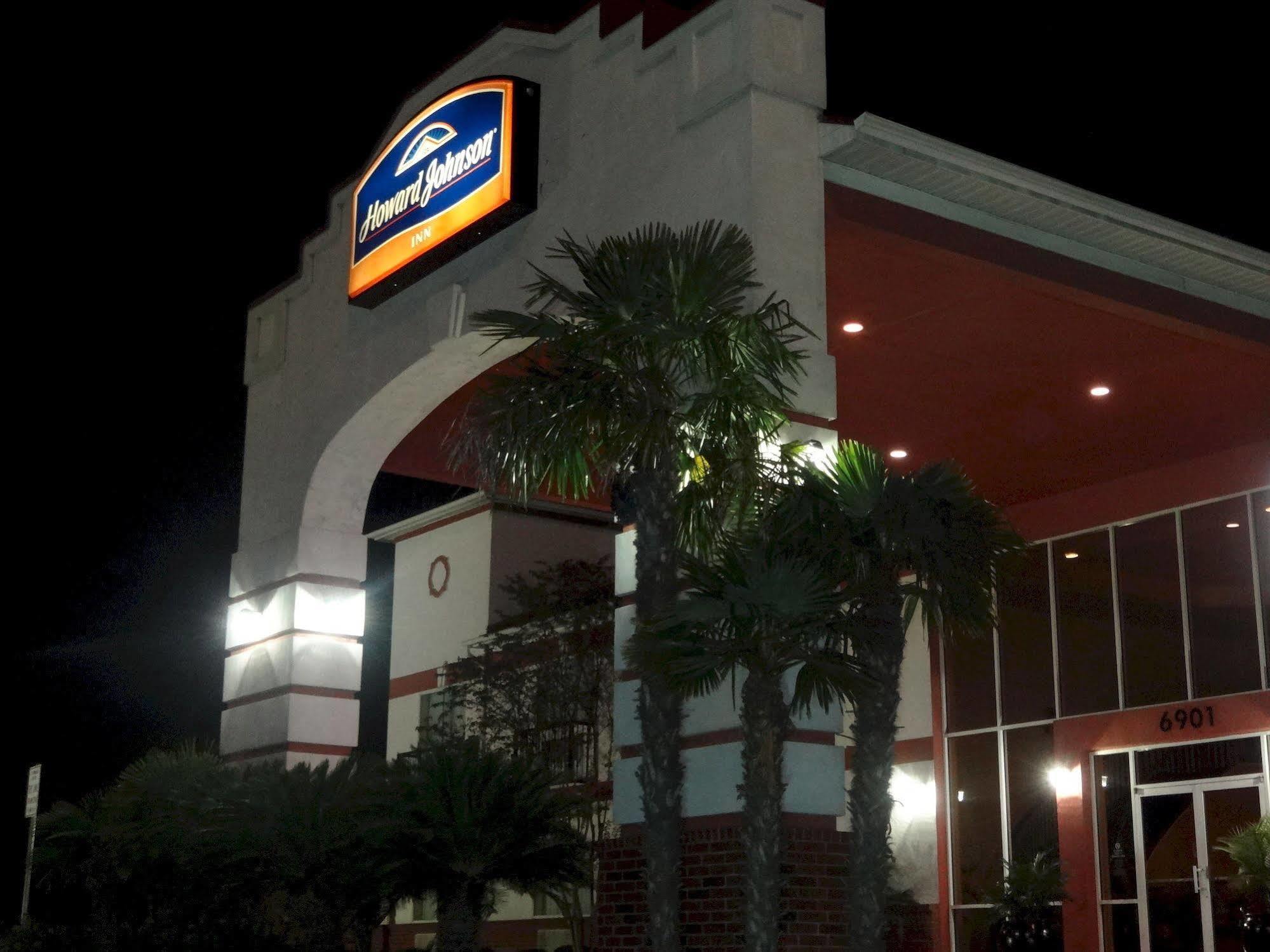 Howard Johnson By Wyndham San Antonio Hotel & Suites Екстериор снимка