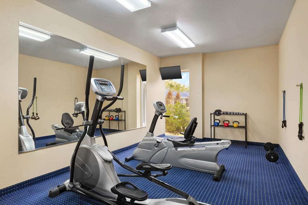 Howard Johnson By Wyndham San Antonio Hotel & Suites Съоръжения снимка