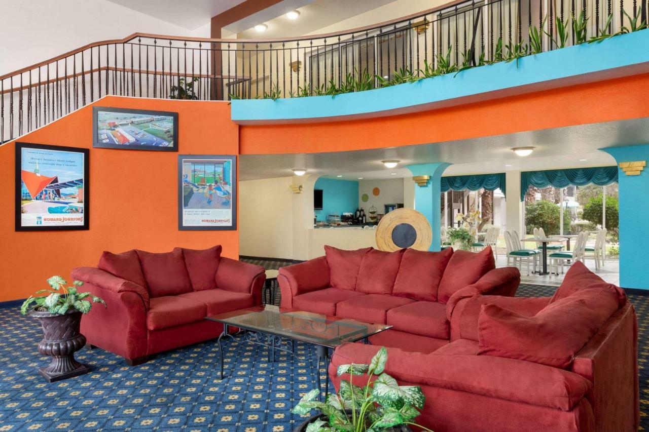 Howard Johnson By Wyndham San Antonio Hotel & Suites Екстериор снимка