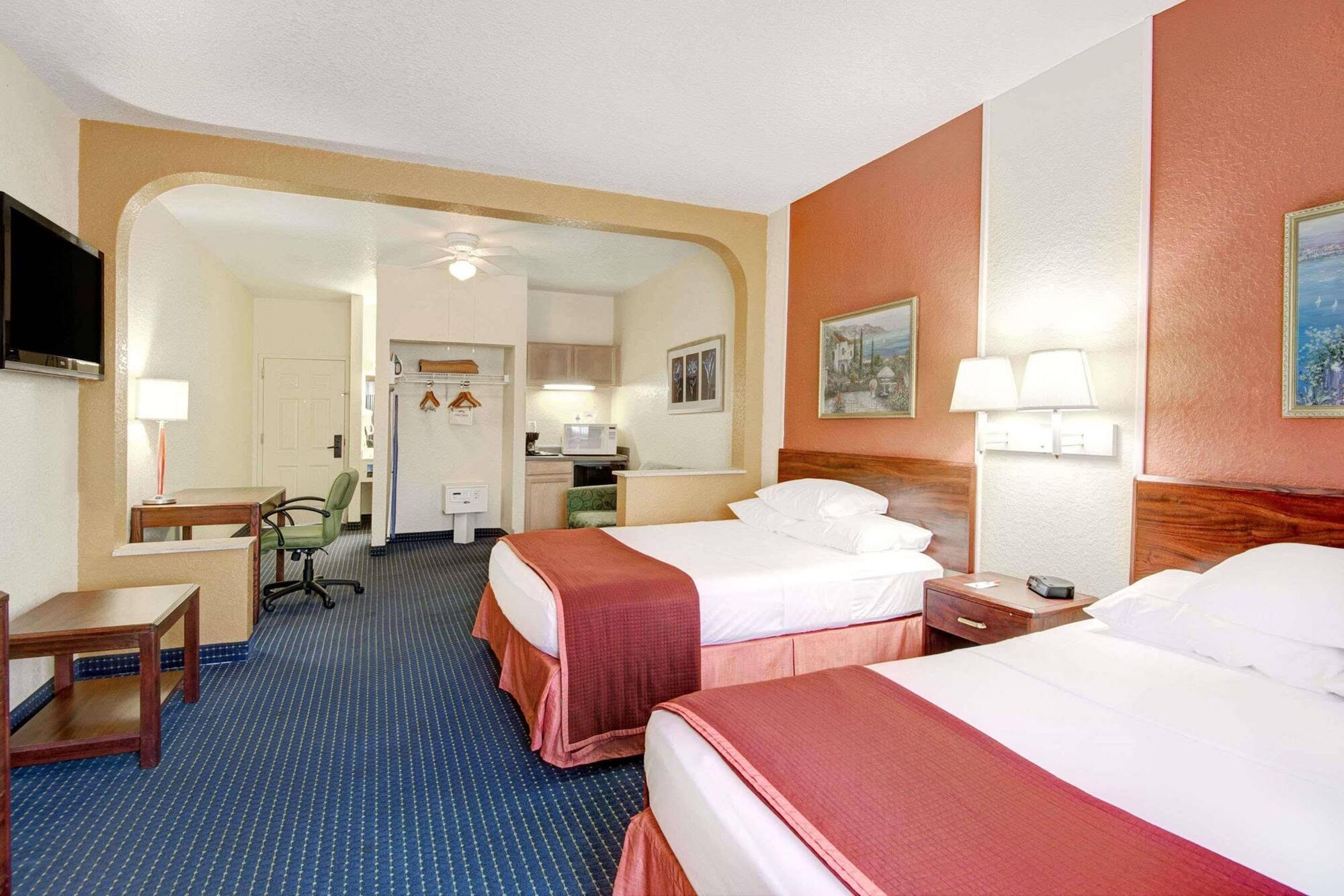 Howard Johnson By Wyndham San Antonio Hotel & Suites Екстериор снимка