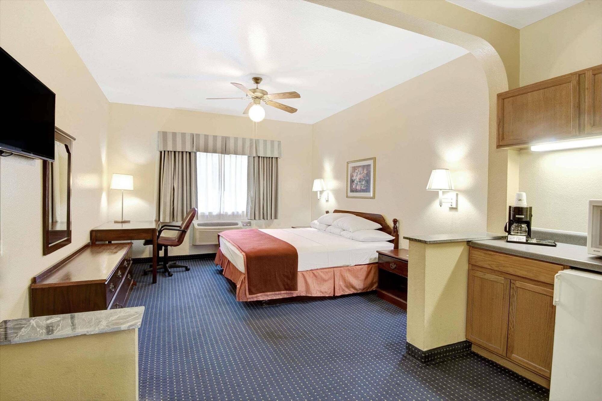 Howard Johnson By Wyndham San Antonio Hotel & Suites Екстериор снимка
