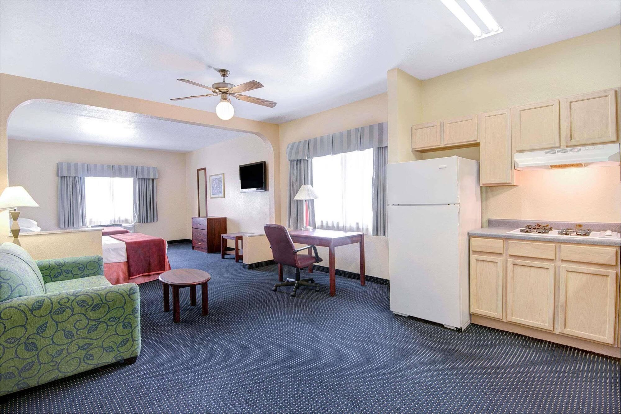 Howard Johnson By Wyndham San Antonio Hotel & Suites Екстериор снимка
